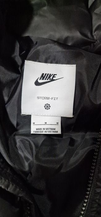 Geaca Nike noua cu eticheta