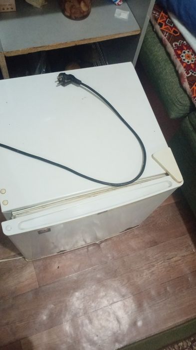 Отдам даром 2 холодильника самовывоз