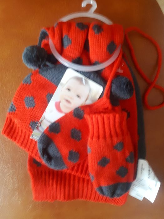 Buburuza miraculoasa - Set caciula, fular , manusi - nou nascuti