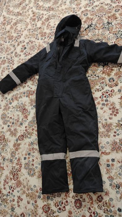 Продам спецкомбенезон и обувь.