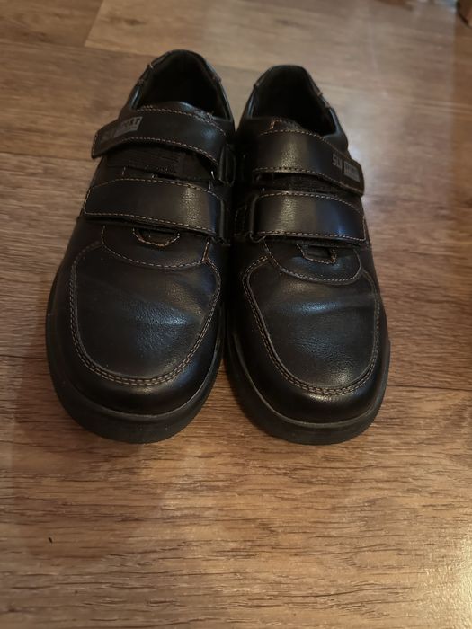 Продам , детские школьные туфли