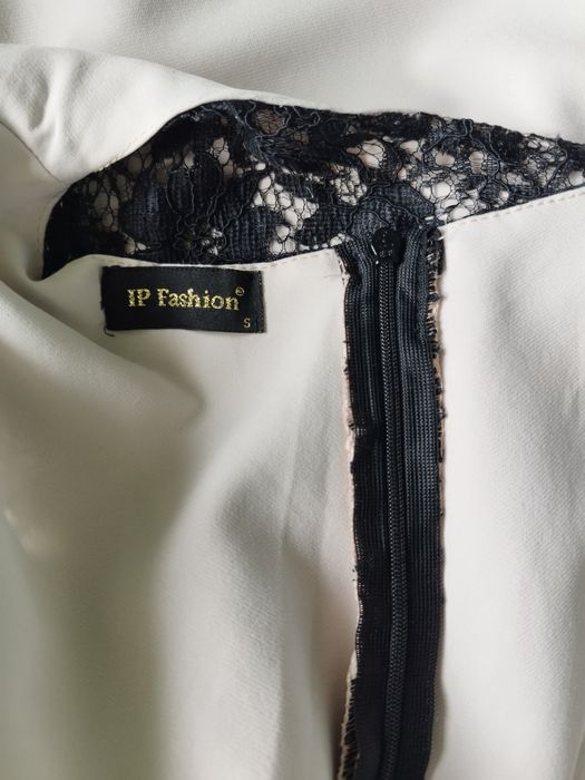 Намалена Красива елегантна официална рокля с черна дантела и бледо роз