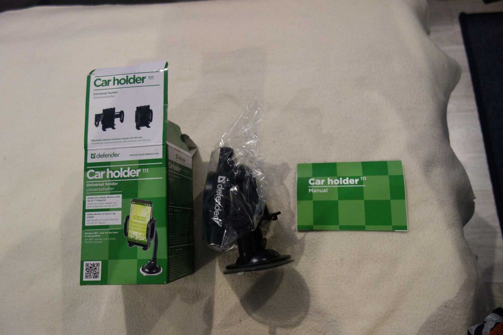 Продавам стойка за телефона за автомобил Defender Car holder 111