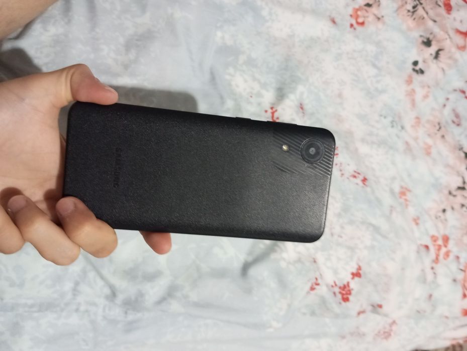 Galaxy. A 032 modeldagi telefon sotiladi holati yaxshi 550 ming somga.