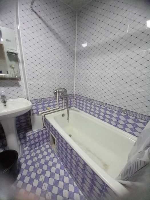 5 мкр А. Сомийда 4 хонали квартира сотилади.