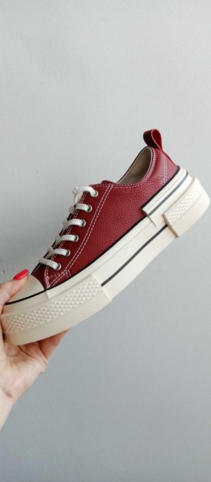 Продаю кеды новые