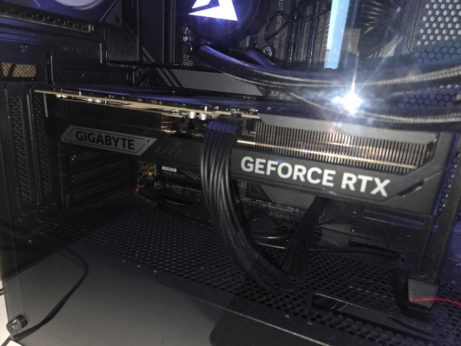 Placa Video Gigabyte 5070 Ti Windforce SFF 16GB