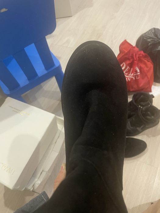 Отдам даром обуви 37-38 рр