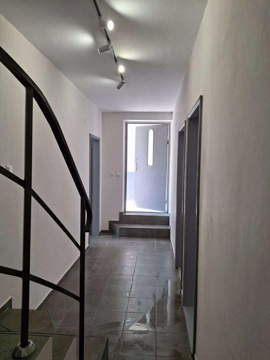 Дава се под наем Офис в Варна, Център - 67 кв.м за 610.98 € - Снимка #5