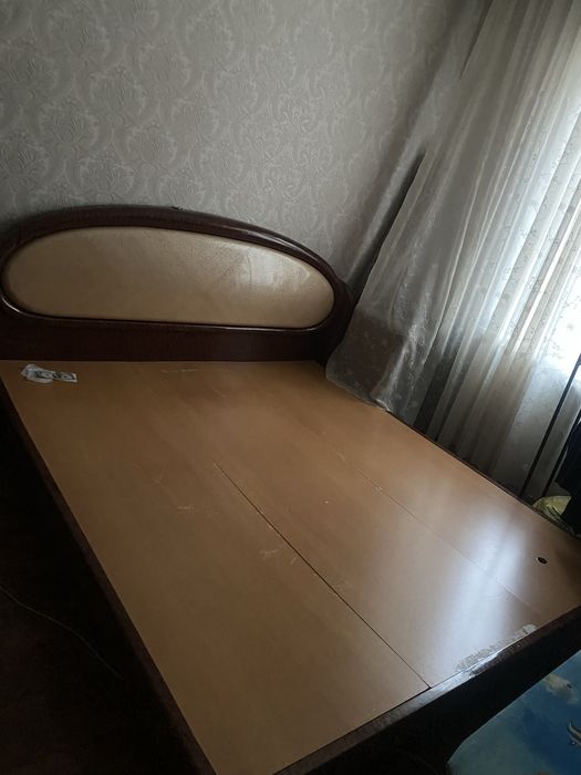 Коовать с двумя тумбами продам