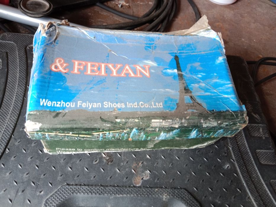 Продается малчиковый туфли