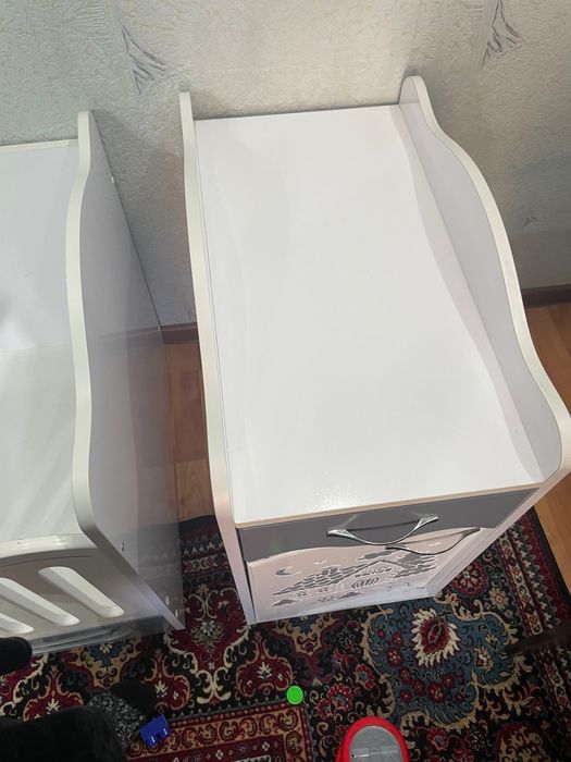 Детская кровать и тумба