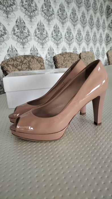 Продам женские туфли