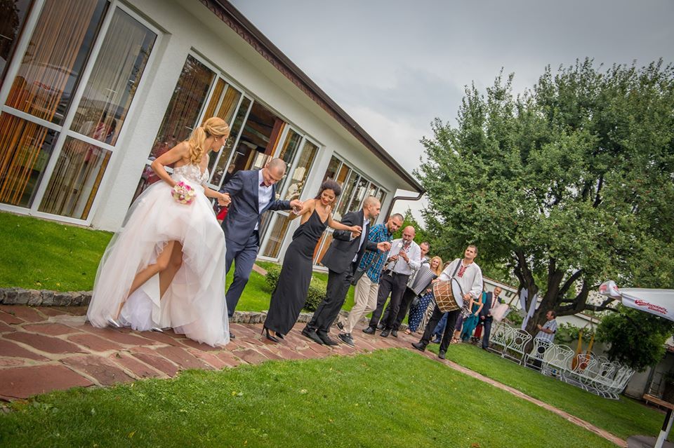 Оркестър за сватби и извеждане на булка - Формация Вихри