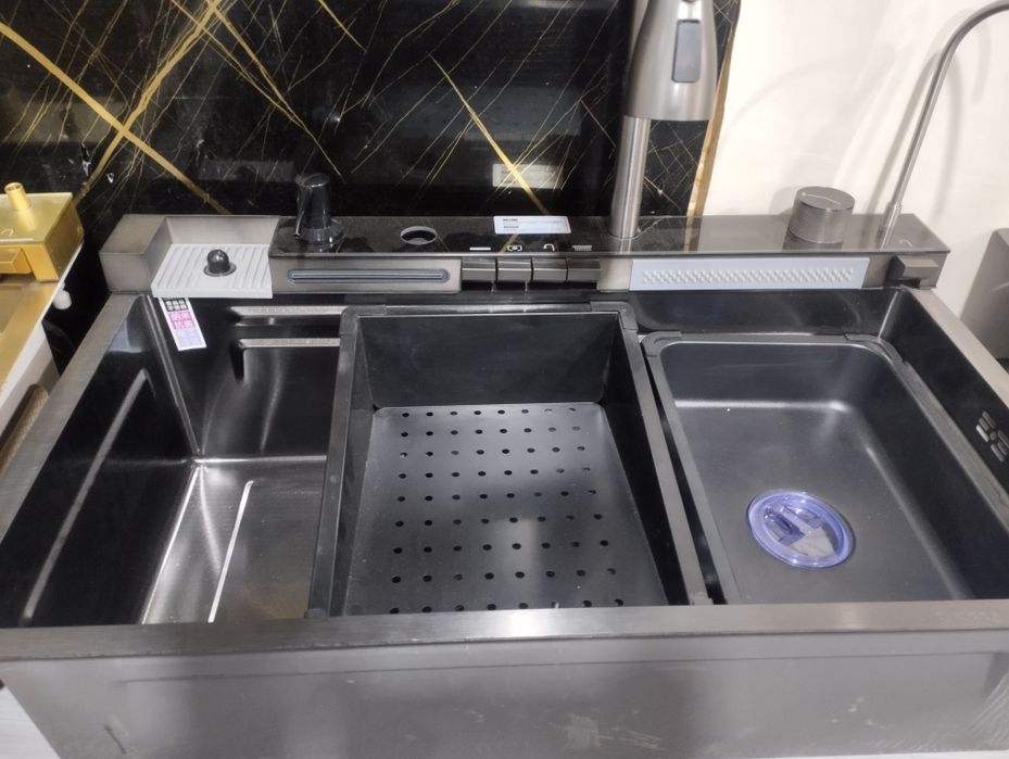 Мойка кухонная водопад