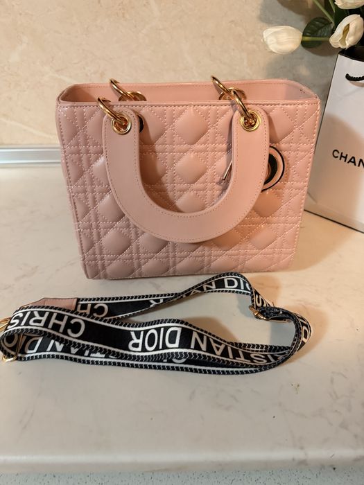 Дамска чанта Lady Dior пудра среден размер