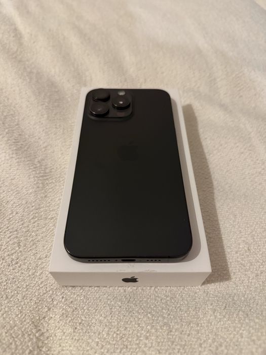 Vand iPhone 15 Pro Max 512 GB Black Titanium foarte intretinut
