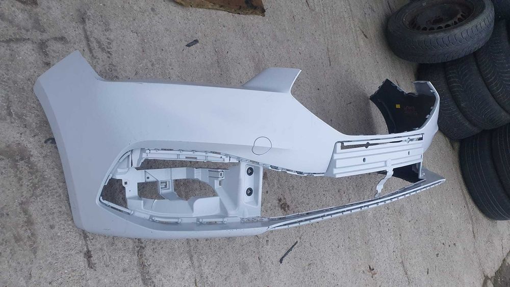 bara fata Leon 4 2020