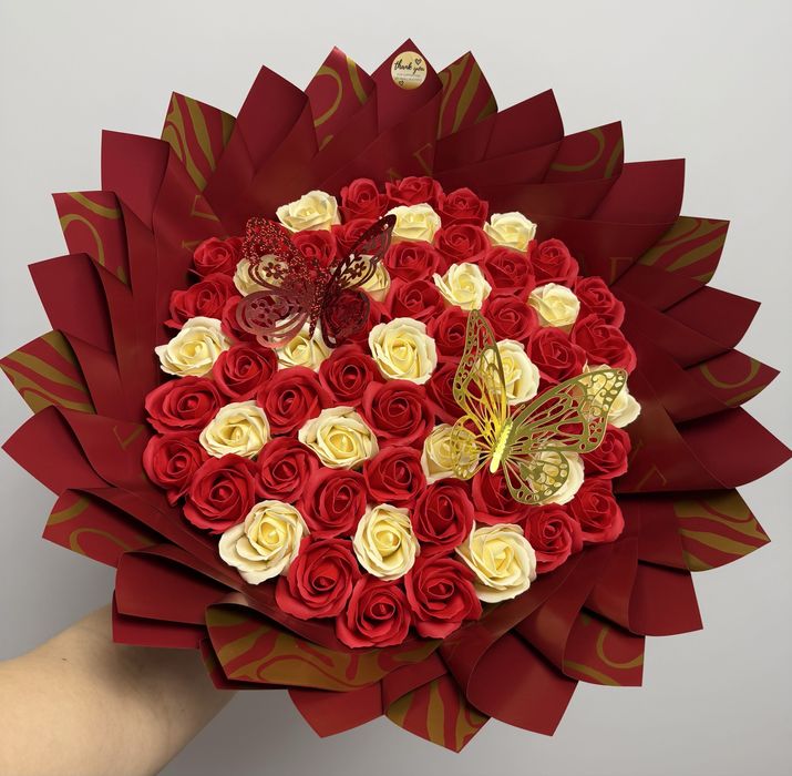 Buchet cu 61 trandafiri de sapun