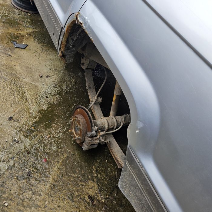 Исузо Тропер 2.6 на части