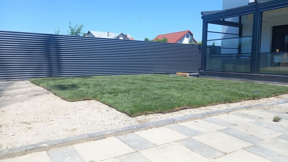 Gazon rulou și piatra naturala