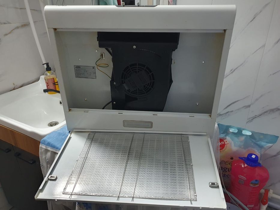 Продам кухонную вытяжку