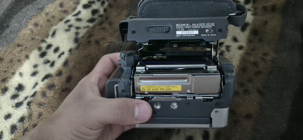 Продам камеру Sony Handycam DCR-HC15E.