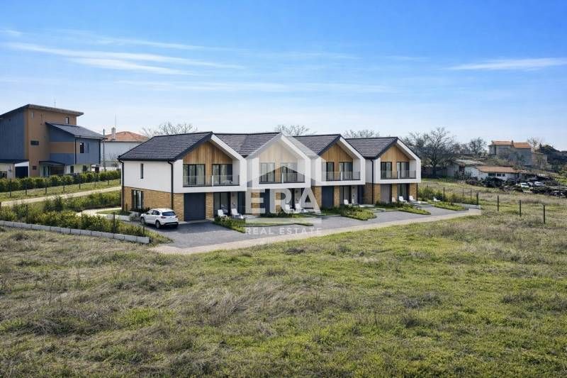 Парцел с ПУП в кв. Изгрев, подходящ за къща или редови къщи