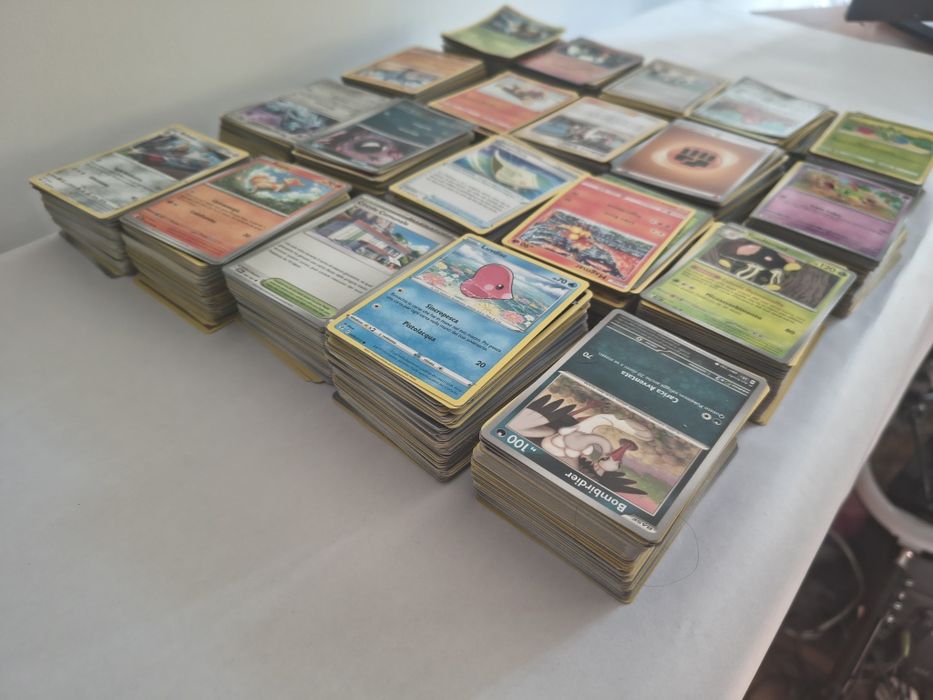 Colectie Pokémon 2000 buc