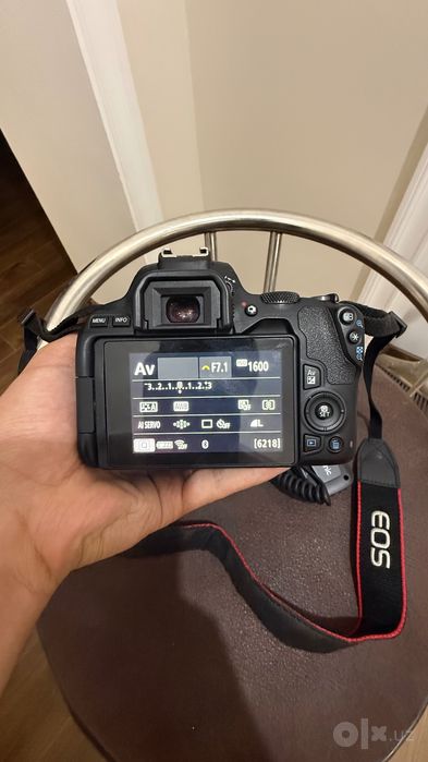 Продаю Canon EOS250D Kit 18-55mm IS STM+ Сумка+ Saramonic