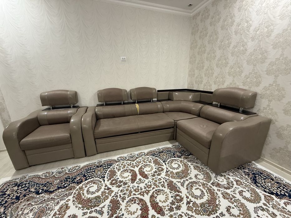 Диван сатылады. Бағасы 70 000.