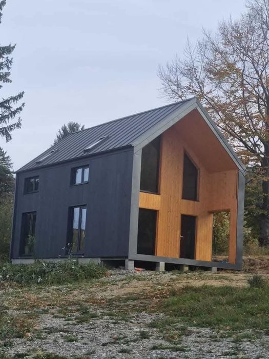 Vând case modulare la comanda clientului