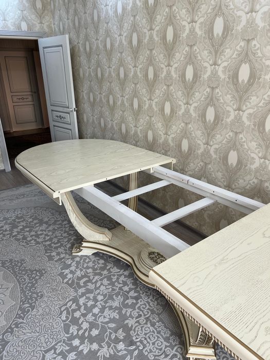 Стол и стулья 4 метр