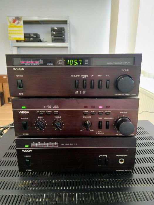Linie audio WEGA putere PV210, preamplificator CV210, tuner T210,Japan