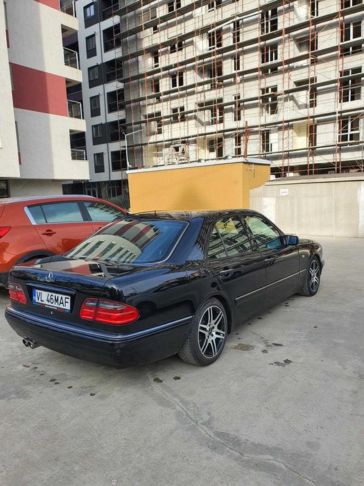 Vand masina mercedes E Class w210, motor 2.4 benzina