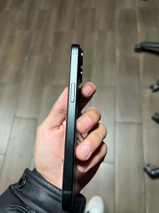 Продам айфон 15 в гарантии