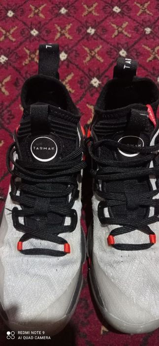 Продам кроссовки б/у 40 41