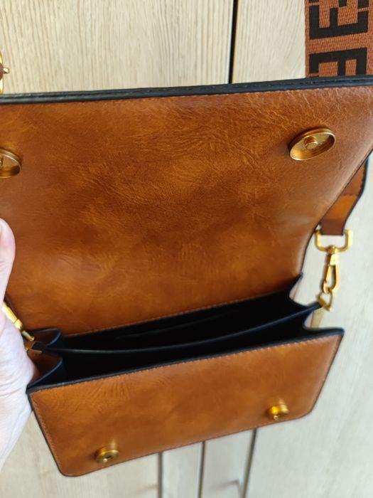 Geanta crosby calitativa