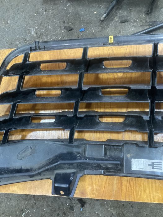 Master 2012 година Предна решетка