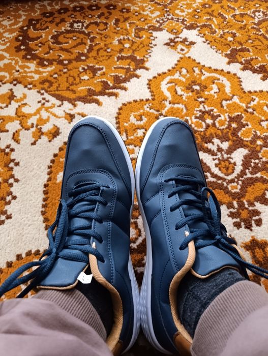 Продам кроссовки