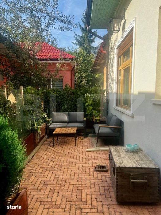 Casa la curte comuna, 3 camere, tavan inalt si terasa – zona Scala C