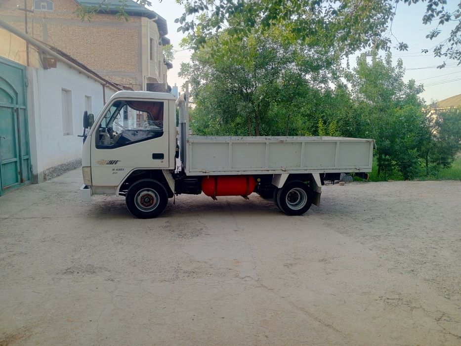 JBC yuk mashina sotiladi