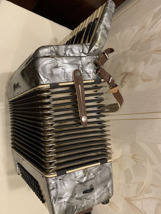 Аккордеон в продаже