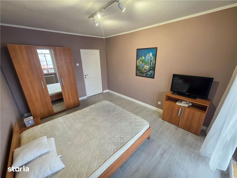Apartament 3 camere, UMF, 2 bai, Ultracentral, renovat complet,Targu M