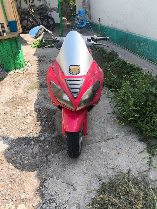 Скутер 150 куб Jonway astro