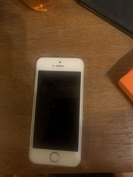 Продам iphone se