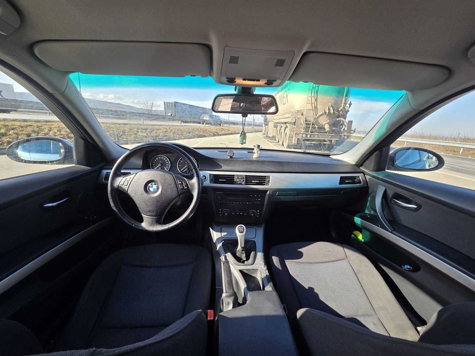 BMW E90 Seria 3 318i