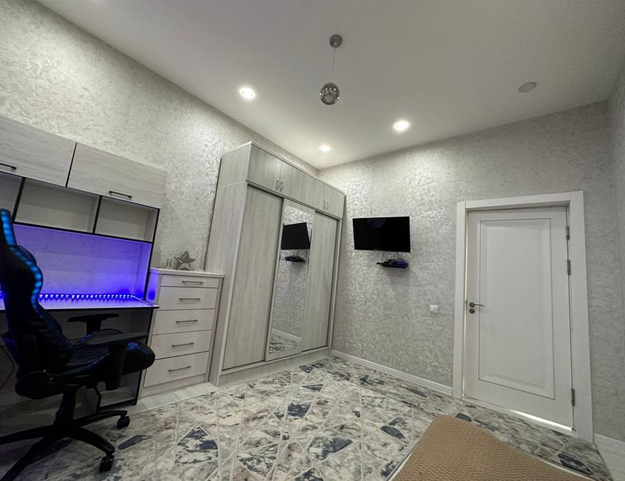 Hi Tech услубидеги участка срочно сотилади