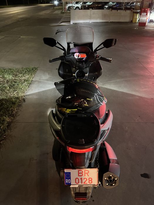 De vanzare maxi scuter Kymco Xciting 400i