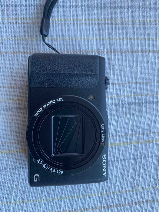Продавам - компактна камера Sony DSC HX60- като нова!